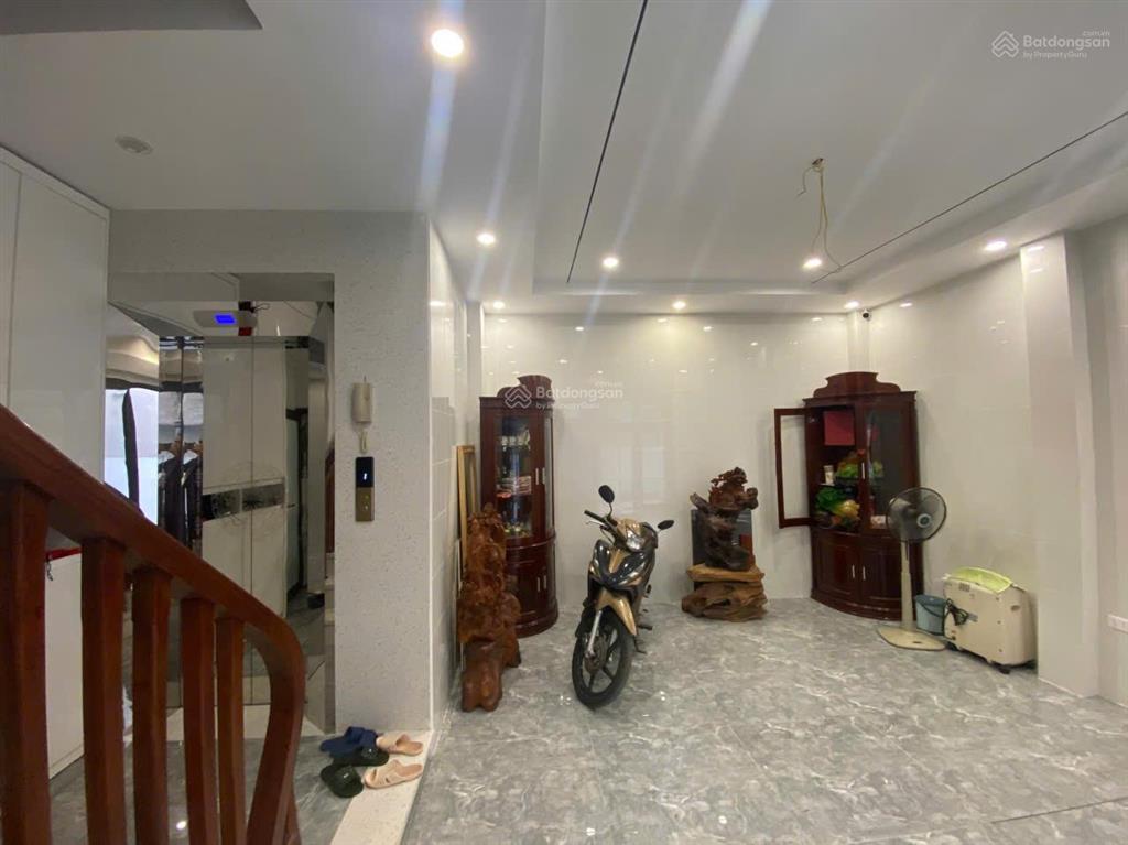 Gđ cần bán nhà phố hoàng hoa thám, ba đình, 6 tầng, thang máy, 3 nhà ra ô tô, ngõ thoáng gần phố