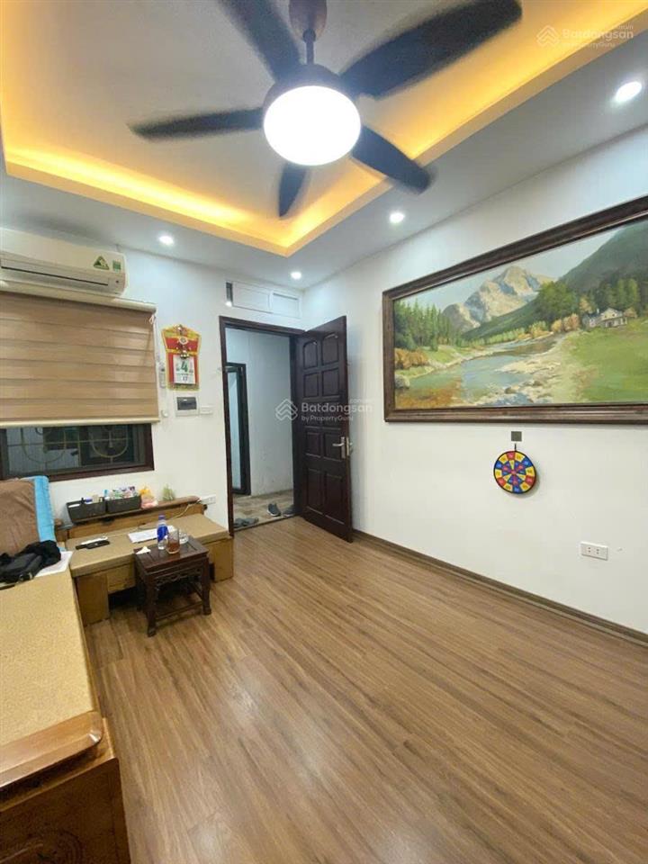 Bán nhà tập thể thái thịnh, ở tầng 1, trước mặt là sân chơi, để xe free, 10m ra ô tô tránh, kd tốt