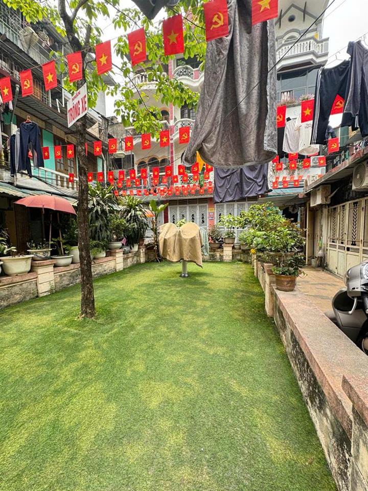 Bán nhà tập thể thái thịnh, ở tầng 1, trước mặt là sân chơi, để xe free, 10m ra ô tô tránh, kd tốt