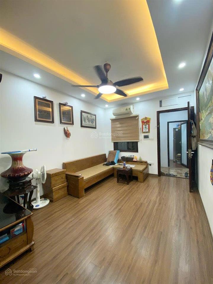 Bán nhà tập thể thái thịnh, ở tầng 1, trước mặt là sân chơi, để xe free, 10m ra ô tô tránh, kd tốt