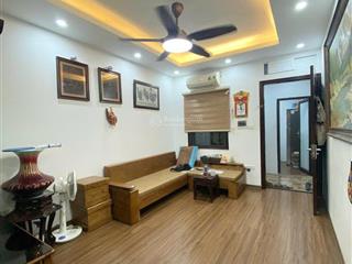 Bán nhà tập thể thái thịnh, ở tầng 1, trước mặt là sân chơi, để xe free, 10m ra ô tô tránh, kd tốt