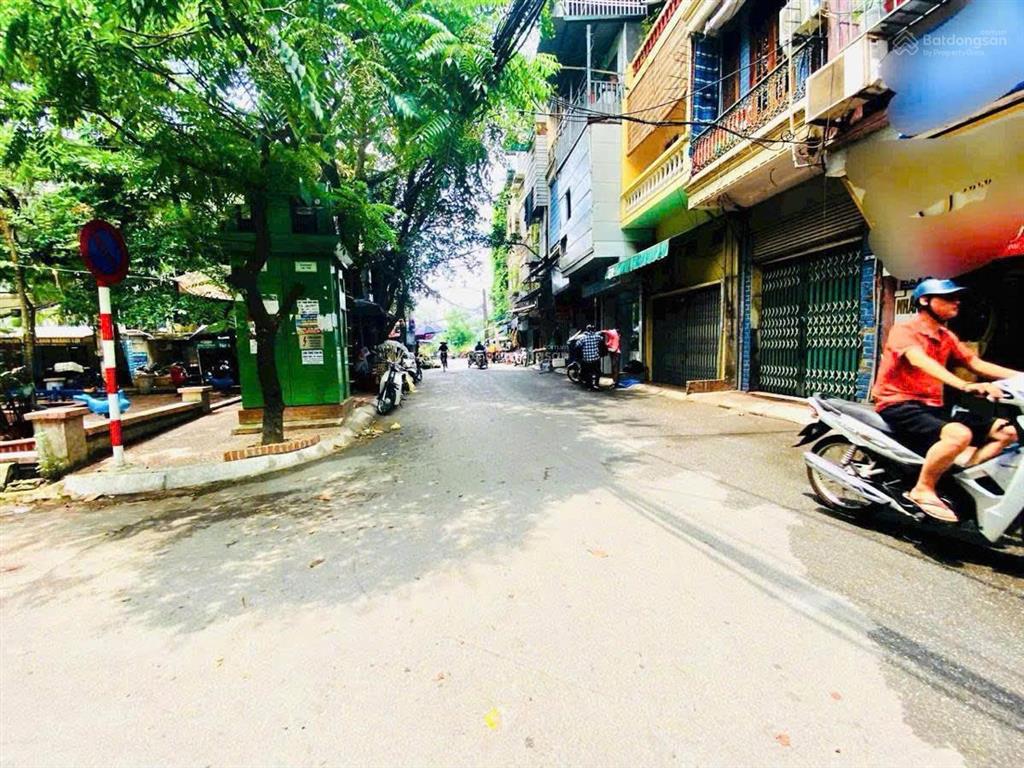 Bán nhà tập thể văn chương, đống đa, 2 pn, 2 thoáng, view hồ điều hòa & sân chơi, ô tô đỗ cầu thang