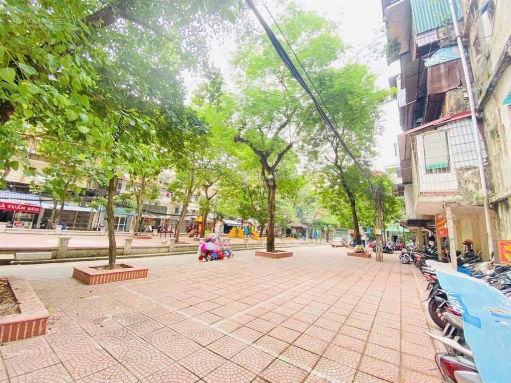 Bán nhà tập thể văn chương, đống đa, 2 pn, 2 thoáng, view hồ điều hòa & sân chơi, ô tô đỗ cầu thang