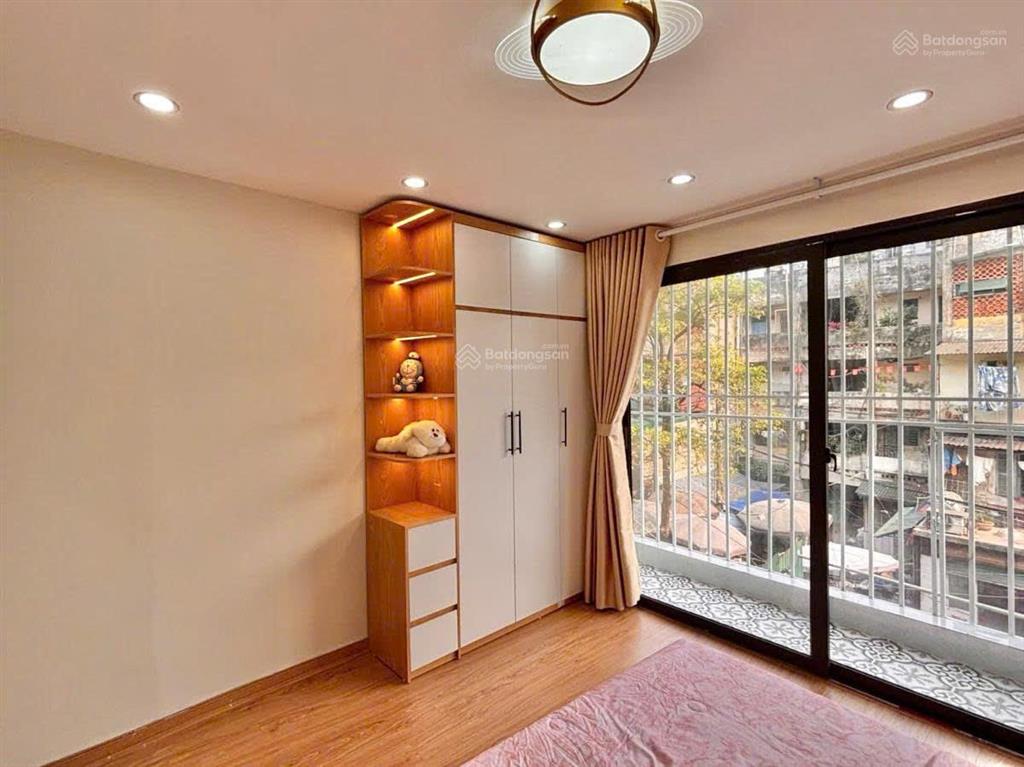 Bán nhà tập thể văn chương, đống đa, 2 pn, 2 thoáng, view hồ điều hòa & sân chơi, ô tô đỗ cầu thang