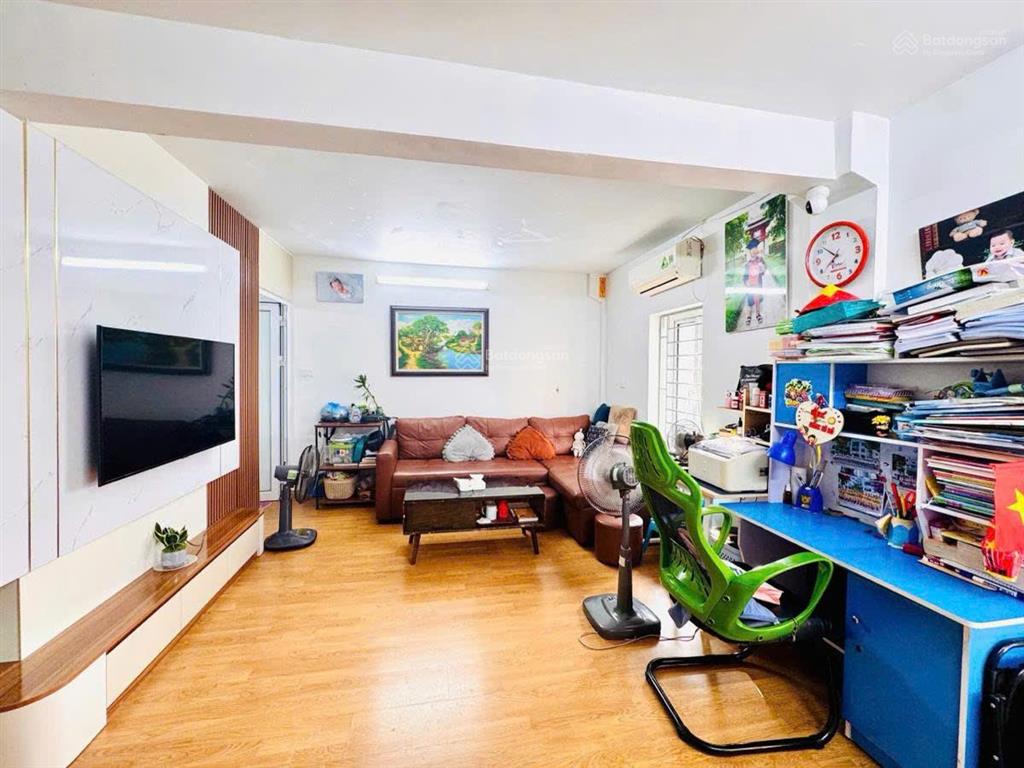 Bán nhà tập thể phương mai rất thoáng sáng, 3 thoáng, 2 ban công, 3 pn, tặng full nội thất bền đẹp