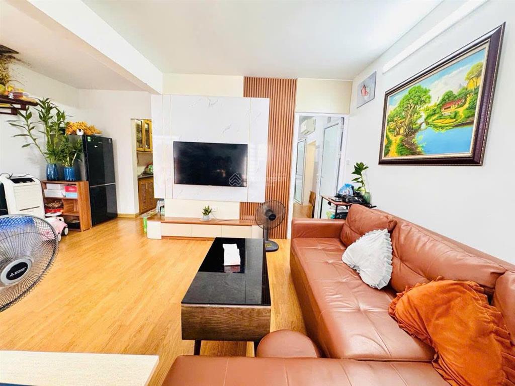 Bán nhà tập thể phương mai rất thoáng sáng, 3 thoáng, 2 ban công, 3 pn, tặng full nội thất bền đẹp