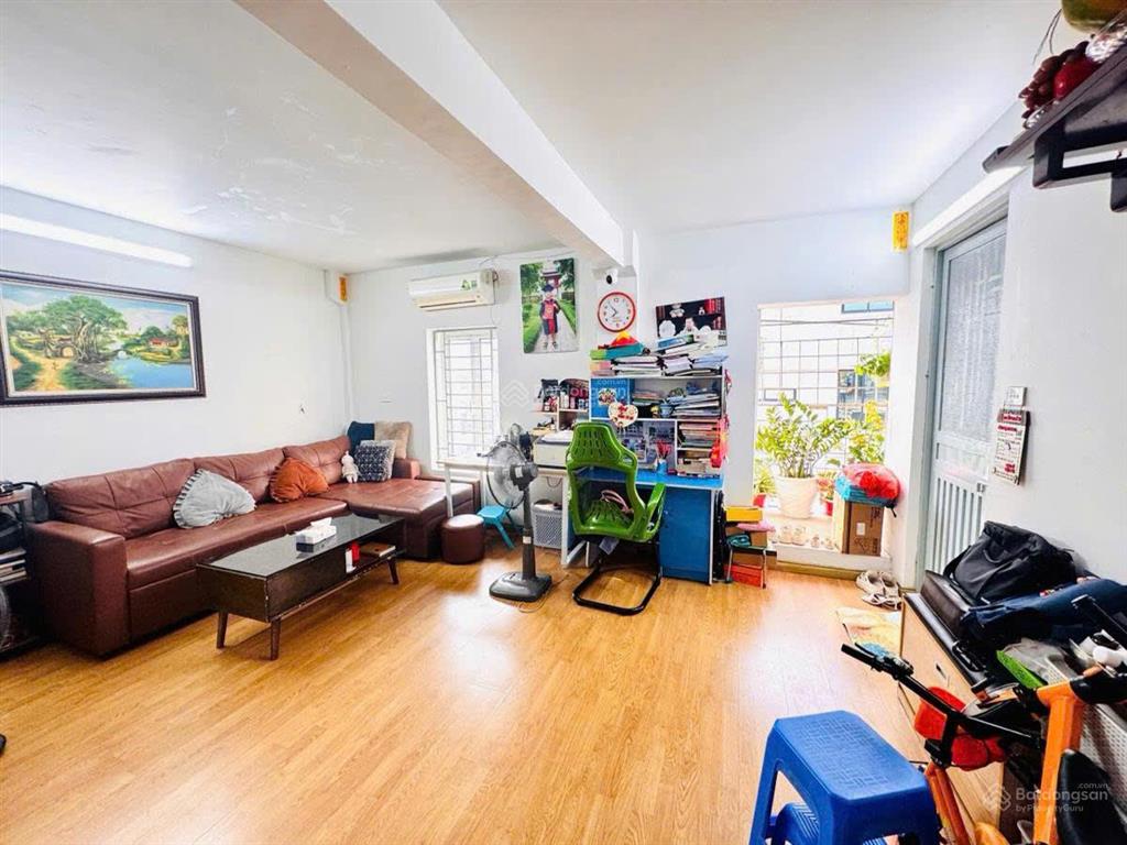 Bán nhà tập thể phương mai rất thoáng sáng, 3 thoáng, 2 ban công, 3 pn, tặng full nội thất bền đẹp