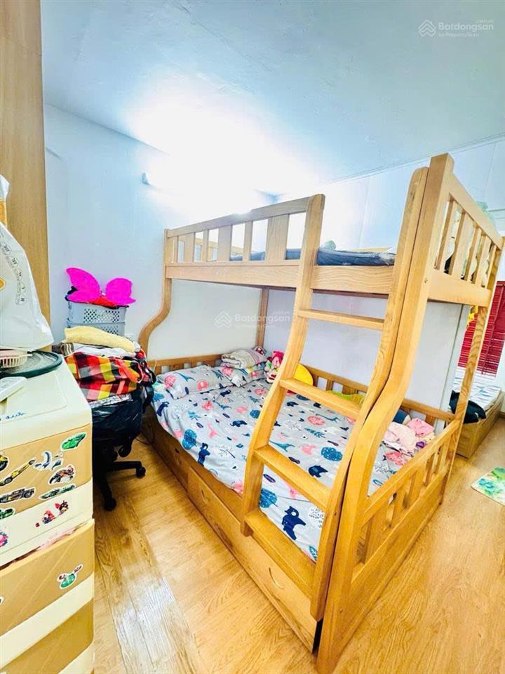 Bán nhà tập thể phương mai rất thoáng sáng, 3 thoáng, 2 ban công, 3 pn, tặng full nội thất bền đẹp