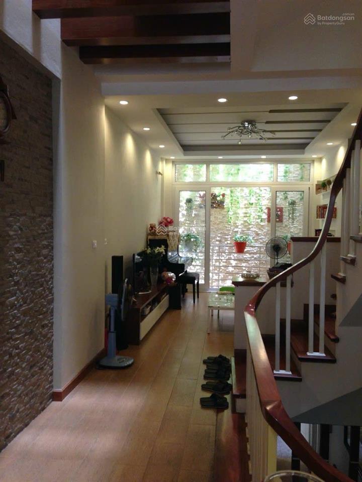 Gia đình cần cho thuê nhà nguyên căn ở mặt ngõ ô tô tránh, phố lạc long quân, nhà đẹp ở luôn