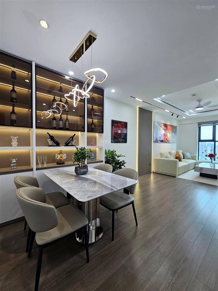 Gia đình cần bán căn hộ ở trần hòa đặng xuân bảng bộ công an xây mới lô góc 3pn view hồ tầng cao