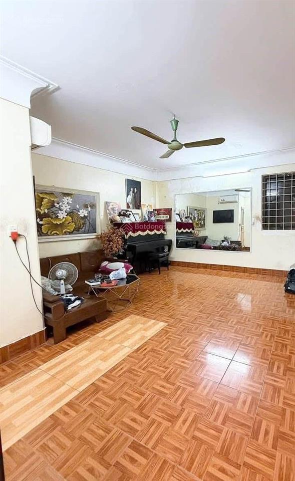 Gia đình cần bán gấp căn nhà phố ngọc khánh chỉ 30m ra mặt ngõ thông kinh doanh, ba gác đỗ cửa