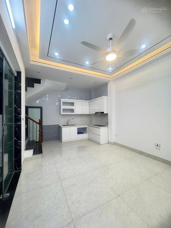 Bán nhà phố khâm thiên, đống đa, mặt tiền 6m, 33m2 x 5 tầng, full nội thất, 2 thoáng, ko qh 100 năm