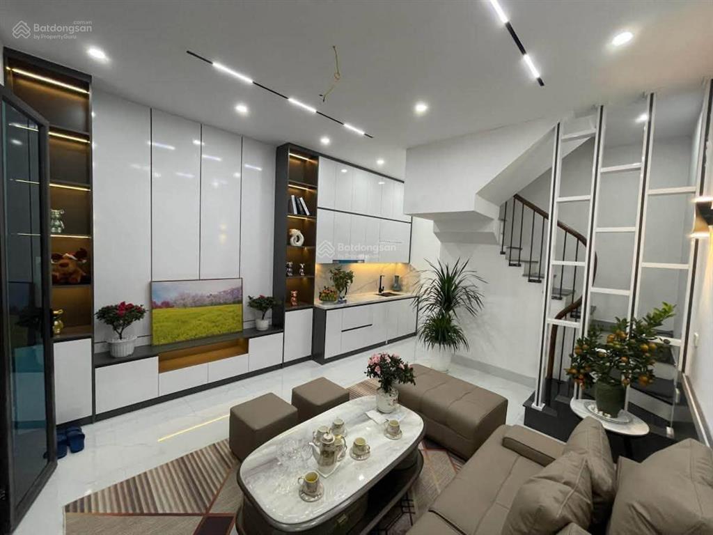 Nhà bạch mai 36m mặt tiền 6m 5t xây mới 2 thoáng trước sau vị trí cực đẹp chỉ 1 nhà ra đường 12m