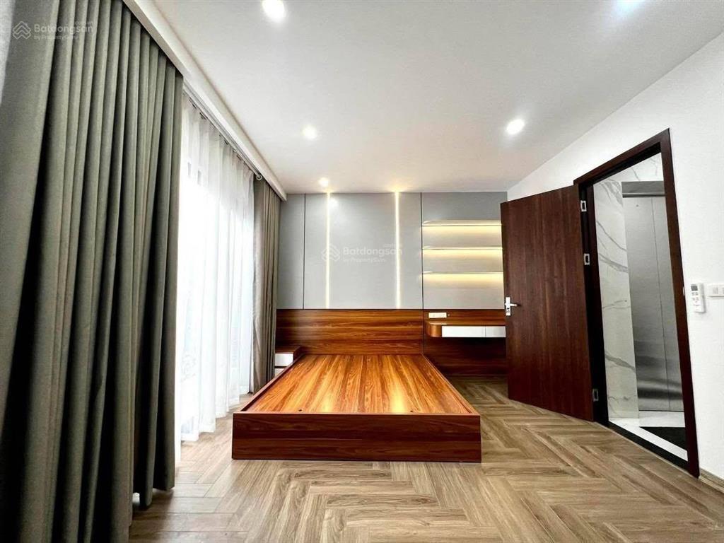 Hạ 800 triệu, 10,5 tỷ, lô góc 6 tầng, thang máy 1 rẽ ra phố xã đàn, nông thoáng, qh ổn định 100 năm