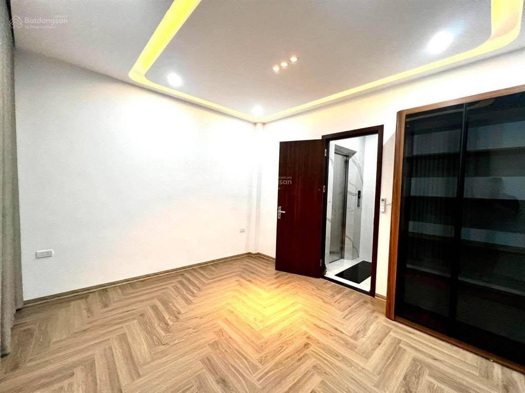 Hạ 800 triệu, 10,5 tỷ, lô góc 6 tầng, thang máy 1 rẽ ra phố xã đàn, nông thoáng, qh ổn định 100 năm