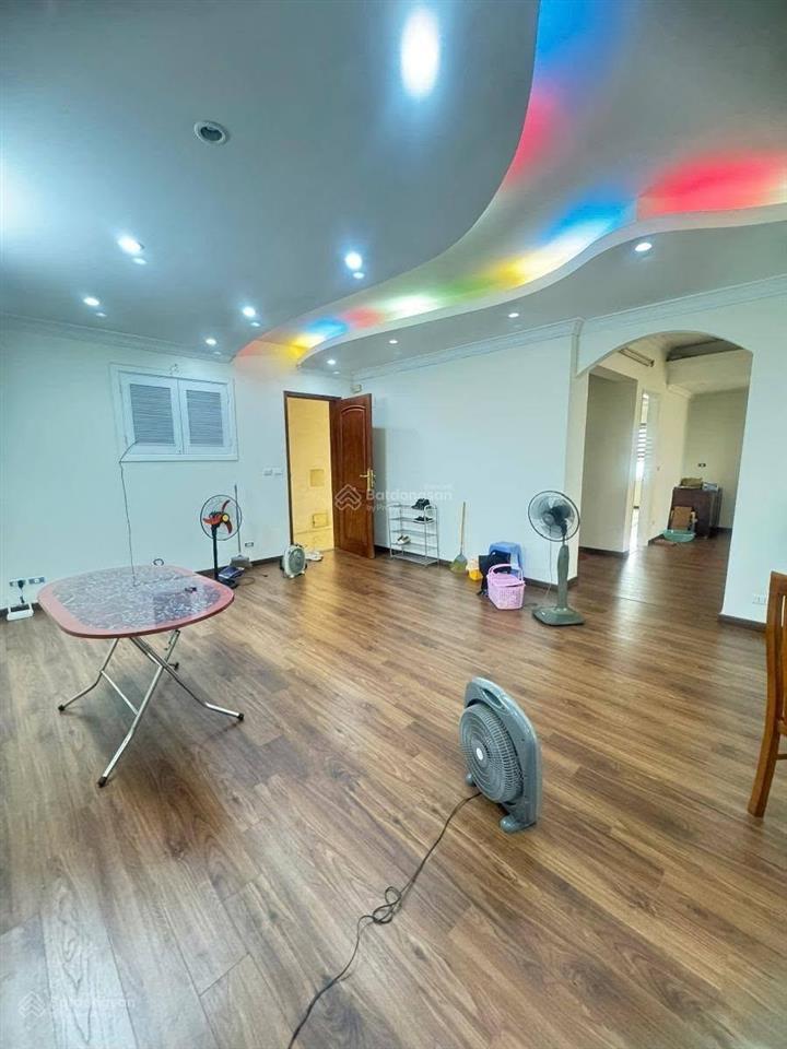 Bán chung cư linh đàm, 150m2, 3pn, lô góc, 2 ban công hướng nam, view hồ, giá chỉ 9.8 tỷ