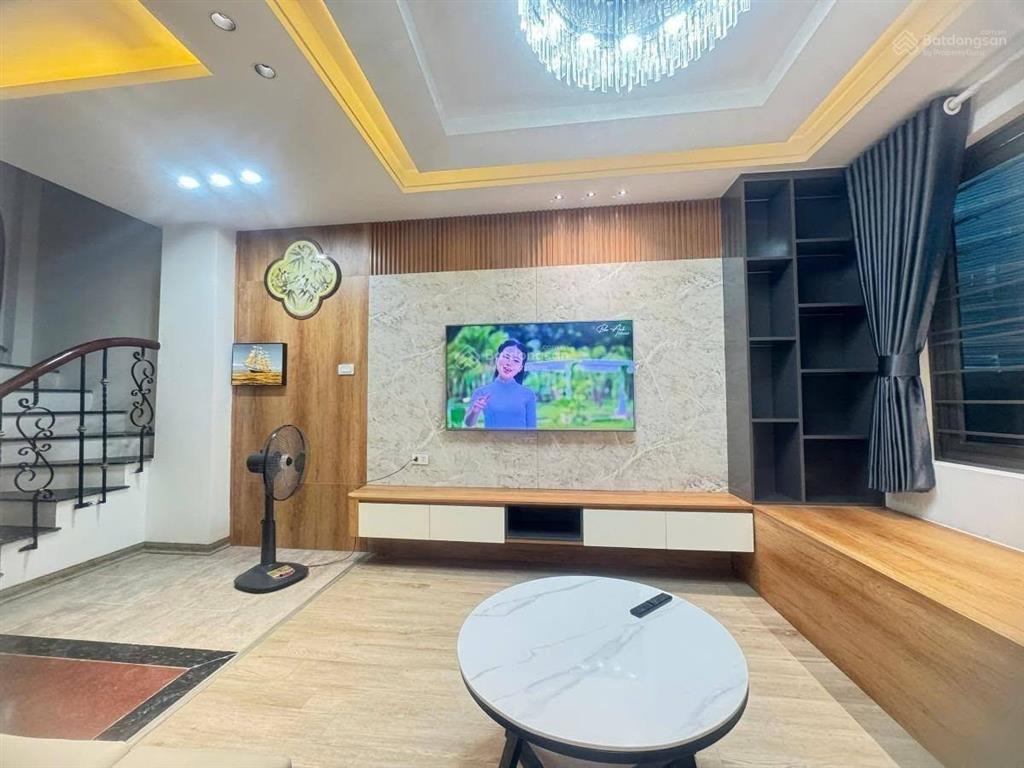 Chính chủ bán nhà, đống đa, 32m2 x 7 tầng, thang máy, full sổ đỏ, ko quy hoạch 100 năm, giá 8,2 tỷ