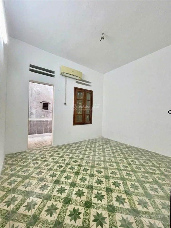 Nhà văn chương lô góc 30m2 3,5tầng khung cột bê tông chắc chắn 3 phòng ngủ, sđcc, ko qh, chỉ 3.7tỷ