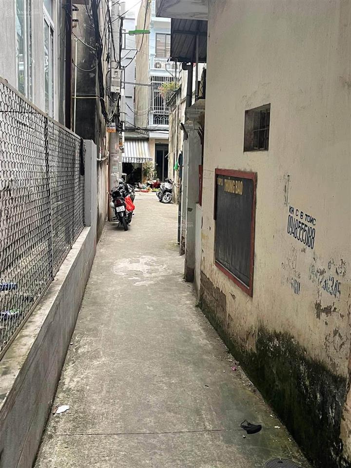 Nhà văn chương lô góc 30m2 3,5tầng khung cột bê tông chắc chắn 3 phòng ngủ, sđcc, ko qh, chỉ 3.7tỷ