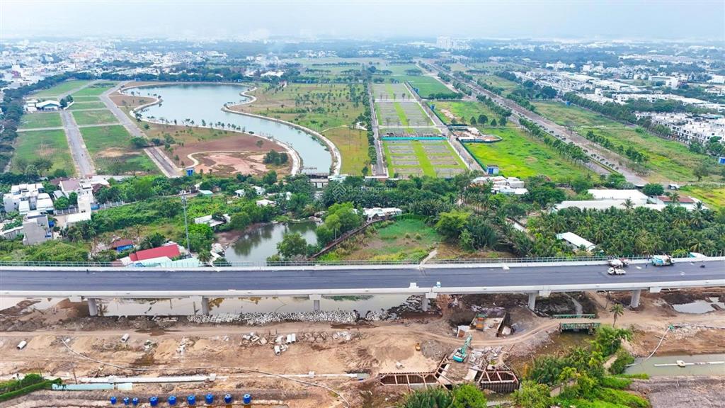 Nhà phố liền kề thiết kế 1 trệt 2 lầu 1 tum ( có ô thang máy ) cạnh vành đai 3.