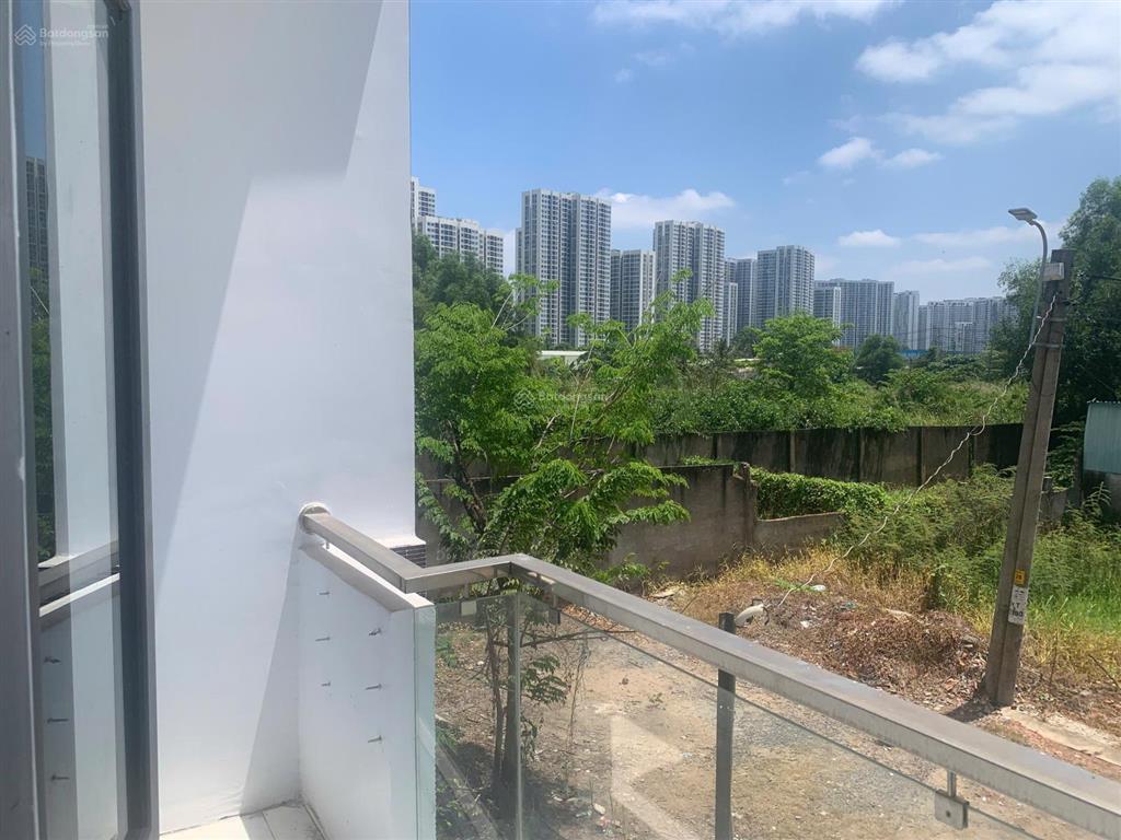 Bán nhà đường số 22 nguyễn xiển. giá 4,6 tỷ thương lượng