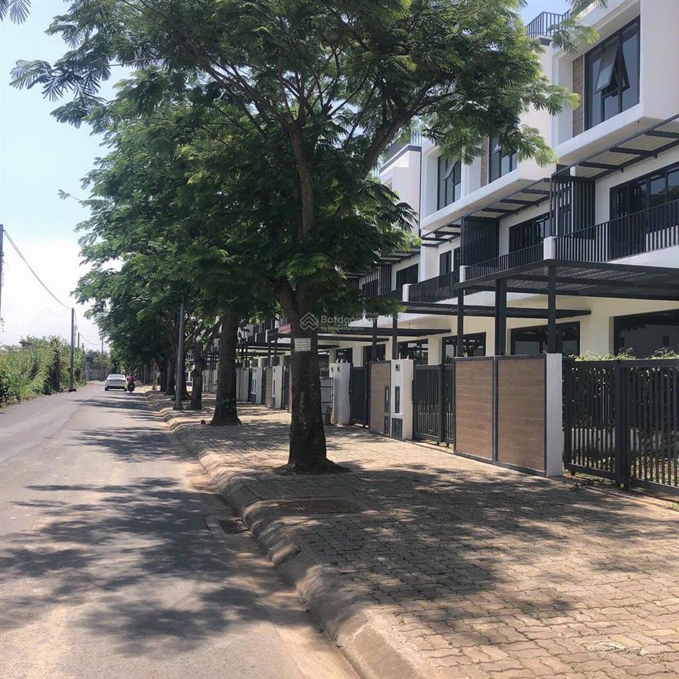 Bán nhà phố liền kề, thiết kế 1 trệt 2 lầu. khu đô thị đông tăng long 160ha