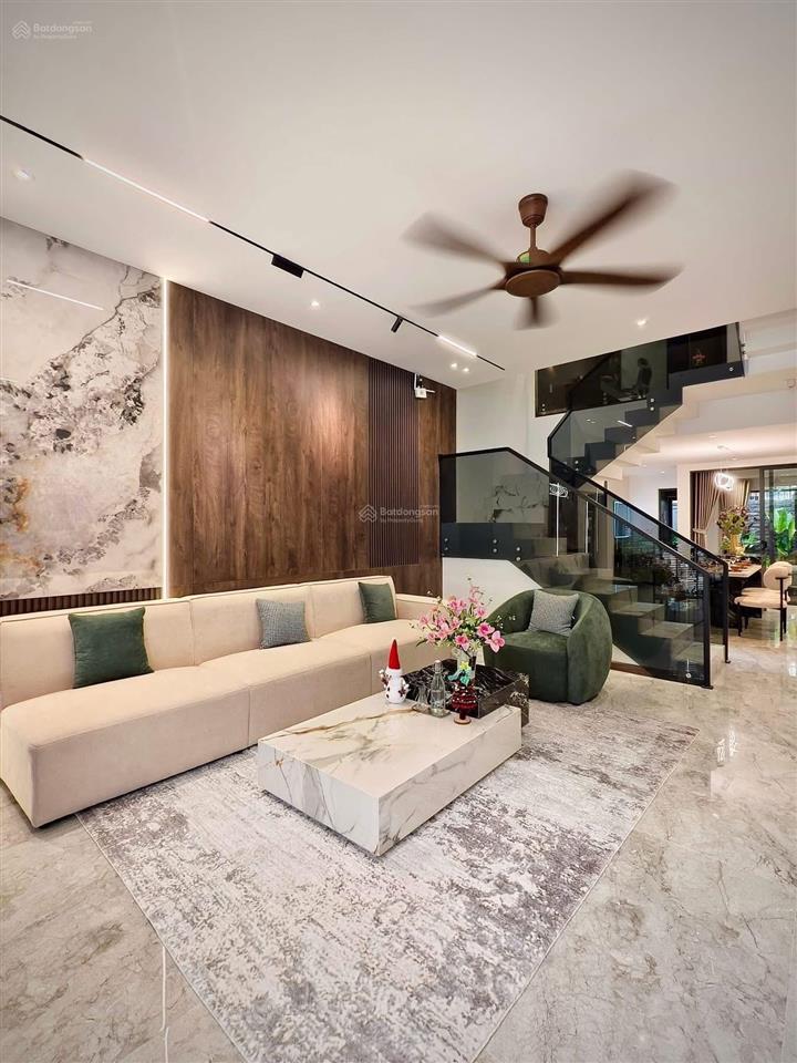 Bán nhà phổ quang, p2, tân bình, 63m2/5tỷ9, sổ riêng, 3pn, hẻm ô tô, dân trí cao