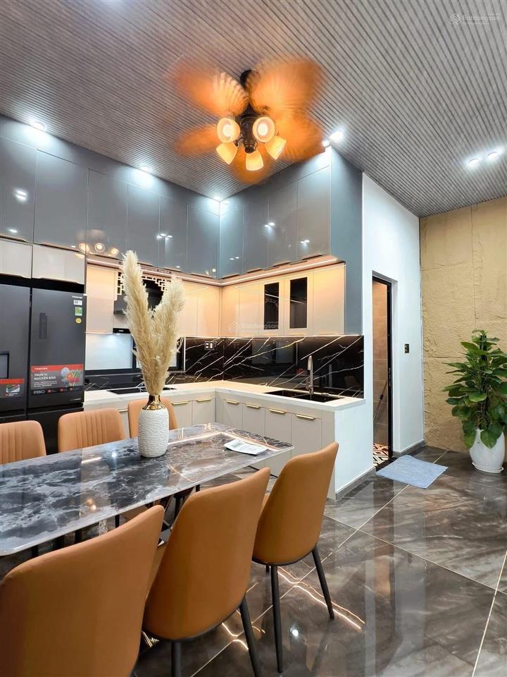 Bán nhà gần chợ phạm văn hai, p5, tân bình, 52m2/ giá chỉ 2tỷ650, sổ riêng, hẻm ô tô.