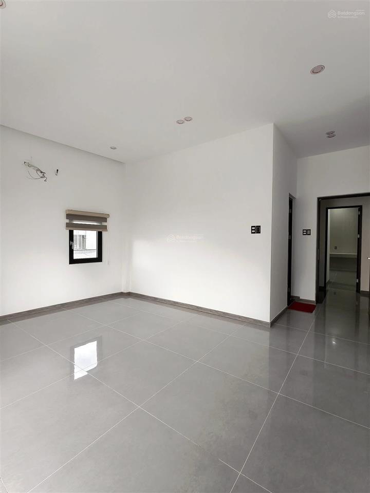 Bán nhà gần chợ phạm văn hai, p5, tân bình, 52m2/ giá chỉ 2tỷ650, sổ riêng, hẻm ô tô.