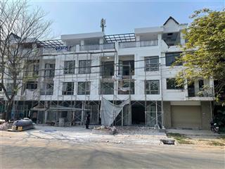 Bán nhà 430m2, đối diện công viên thoáng mát, giá 5,4 tỷ, sổ hồng riêng