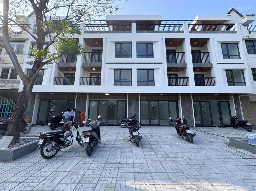 Bán nhà 430m2, đối diện công viên thoáng mát, giá 5,4 tỷ, sổ hồng riêng