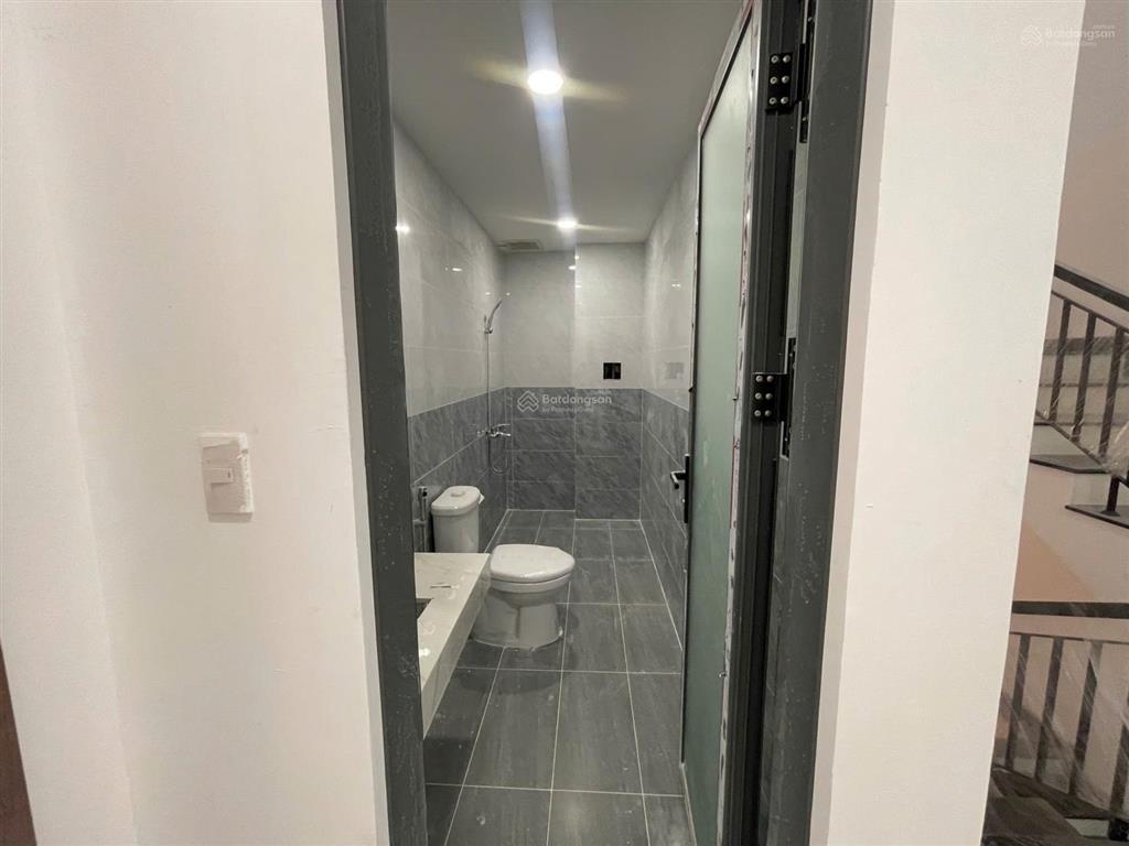 Bán nhà 430m2, đối diện công viên thoáng mát, giá 5,4 tỷ, sổ hồng riêng