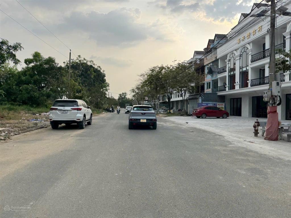 Cần bán nhà mới xây, view công viên, đường mt 20m, thuận tiện kinh doanh, cho thuê văn phòng