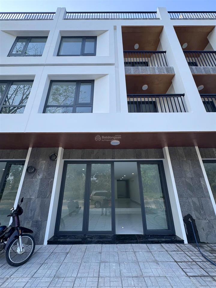 Cần bán nhà mới xây, view công viên, đường mt 20m, thuận tiện kinh doanh, cho thuê văn phòng