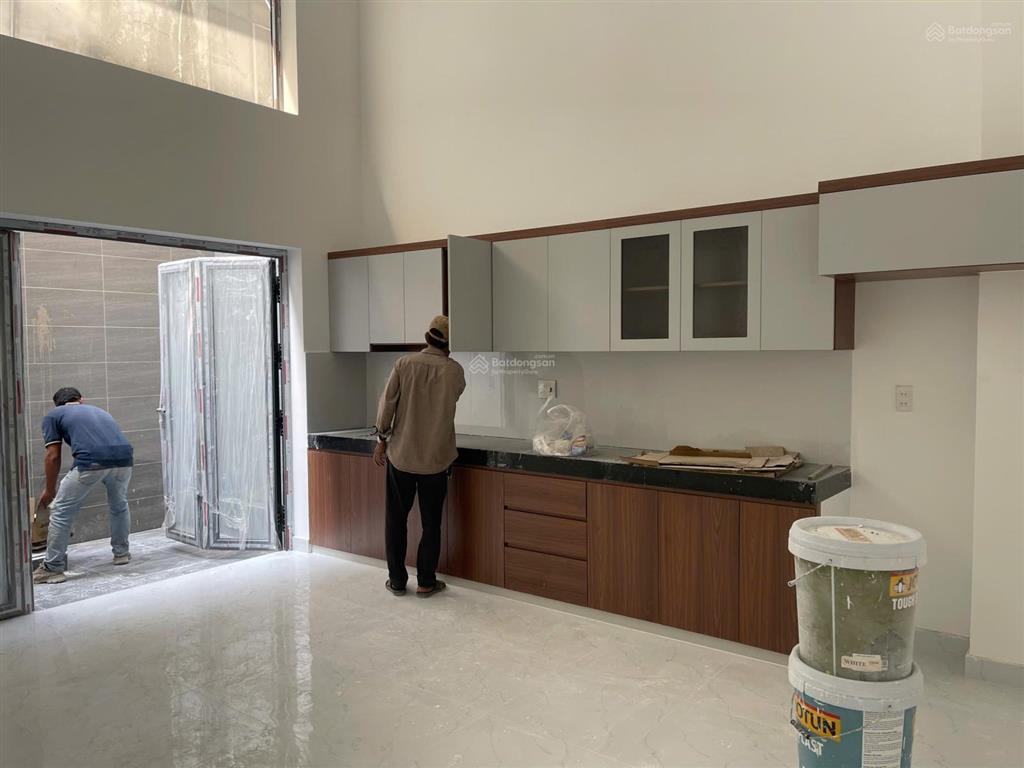 Cần bán nhà mới xây, view công viên, đường mt 20m, thuận tiện kinh doanh, cho thuê văn phòng