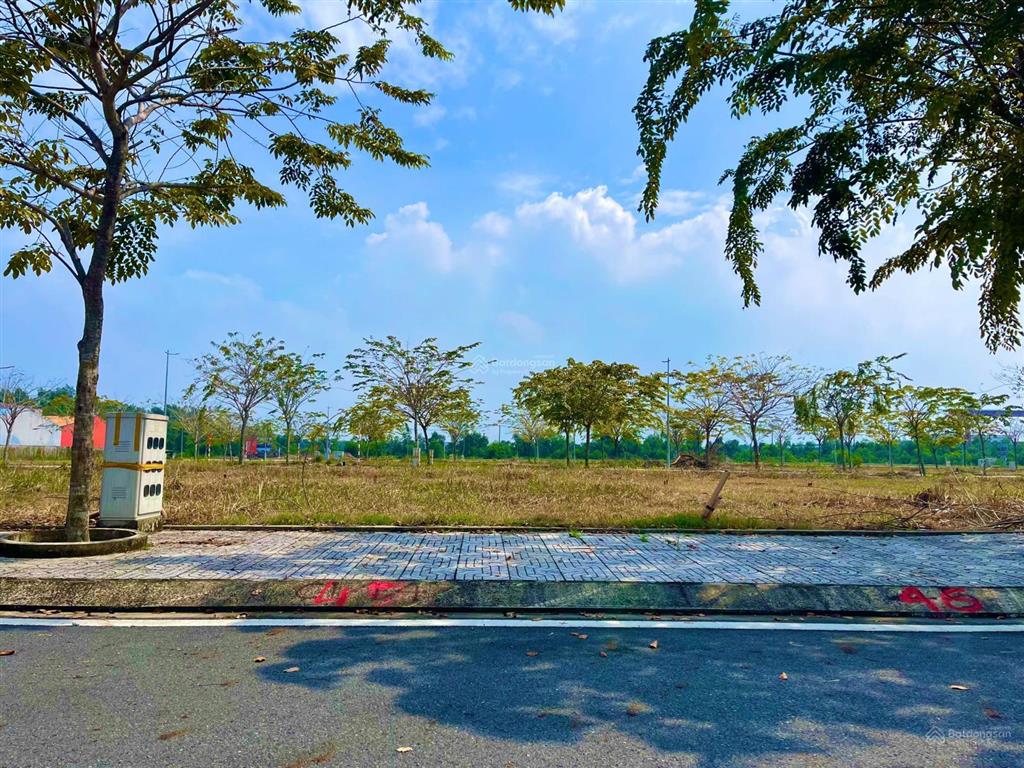 Cần bán lô đất view sông, giáp ranh bình chánh, 70m2, đường mt 12m, shr