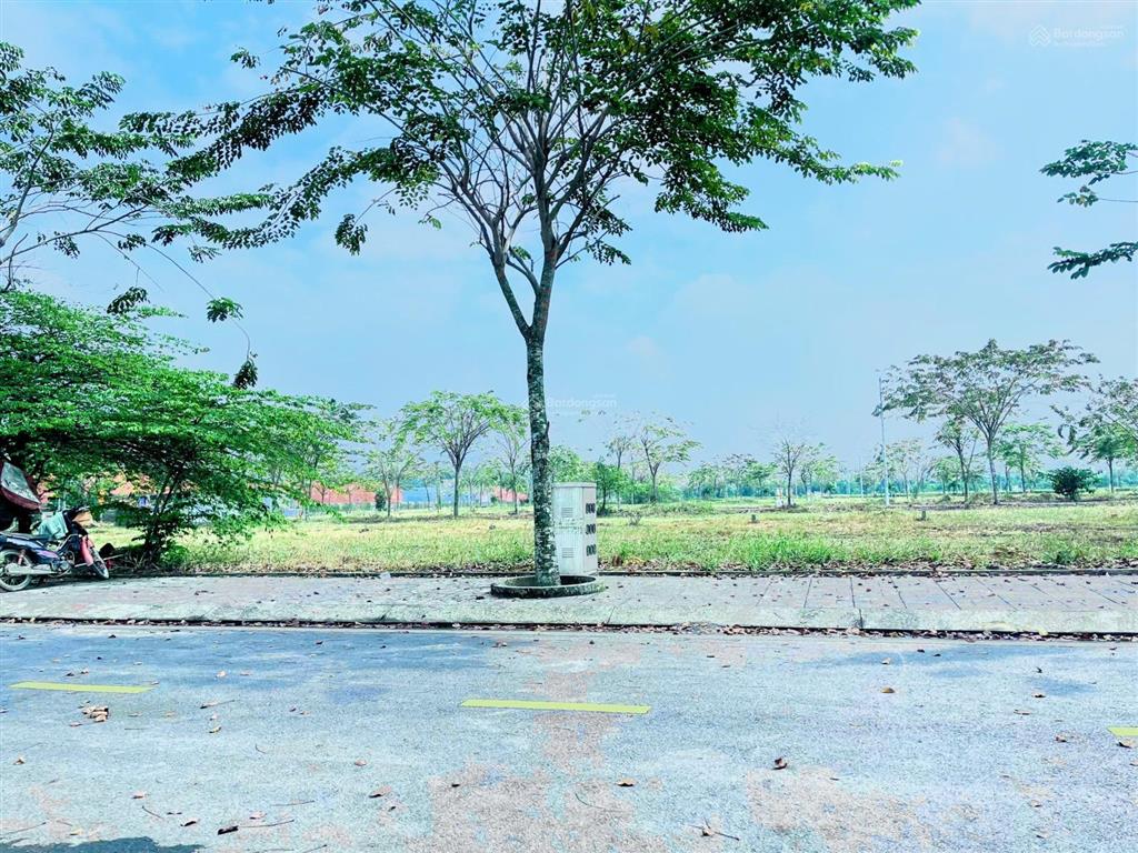 Cần bán lô đất view sông, giáp ranh bình chánh, 70m2, đường mt 12m, shr