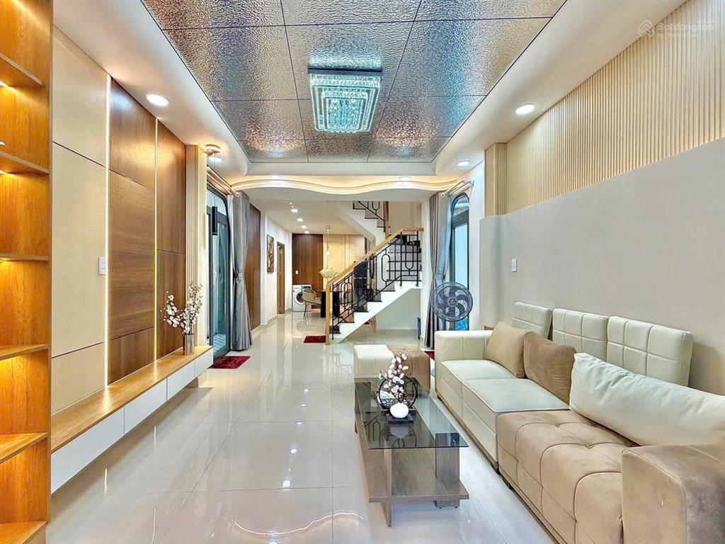 Xiu diện tích (4,5 x 11m2) giá chỉ nhỉnh 6 đồng nhà mới vào ở ngay btct 2 tầng 4pn 3wc