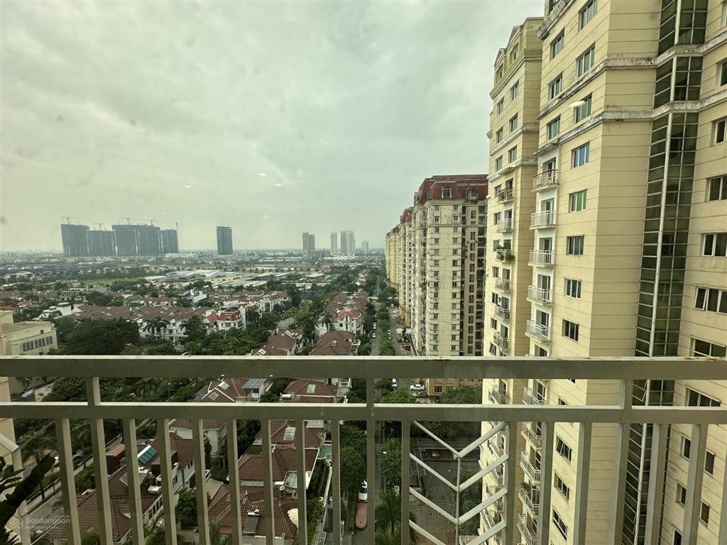 Chính chủ cần tiền bán gấp căn hộ 4pn dt 150m2, full nội thất tòa g2 ciputra, view hồ tây