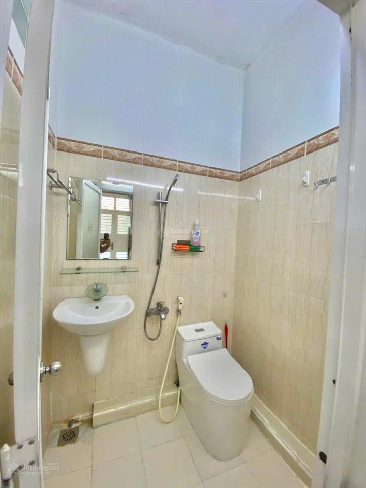 Căn hộ ban công, máy giặt riêng, bếp xa giường, thang máy gần phan xích long, phú nhuận