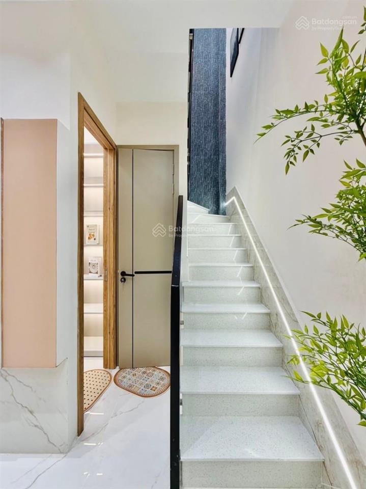 Bán nhà hẻm xe hơi 31.7 m² chỉ 5.25 tỷ tại phường 8, gò vấp  2 tầng 3pn 2wc