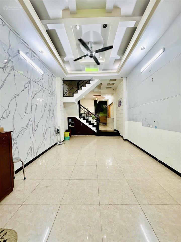 Xe hơi ngủ trong nhà  dt 57m2 không lộ giới  300 mét ra quang trung giá 7.88 tỷ thương lượng