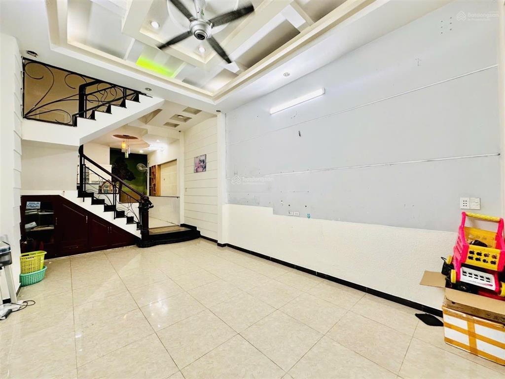 Xe hơi ngủ trong nhà  dt 57m2 không lộ giới  300 mét ra quang trung giá 7.88 tỷ thương lượng