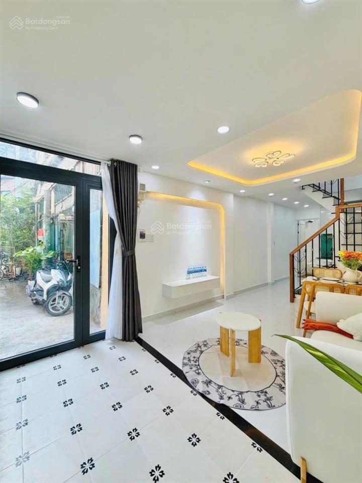 Ngay chợ an nhơn  hẻm 4 mét  dt 33m2  30 mét ra hẻm xe hơi  shr hoàn công đủ  chỉ 4.35 tỷ tl