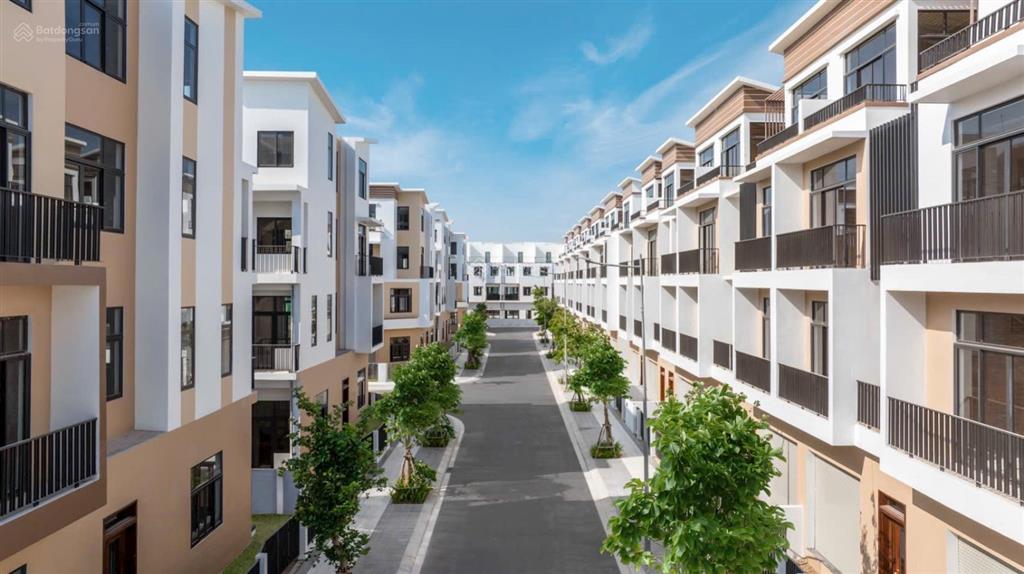 6,4 tỷ nhà phố 4 tầng ven sông, nhận nhà ở ngay?