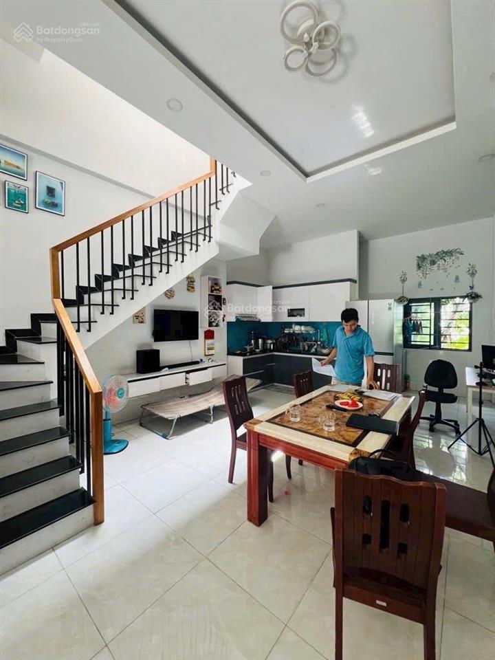 Chủ giảm thêm 50 triệu bán nhanh trong tuần
bán gấp căn nhà đường hưng long, xã qui đức  shr