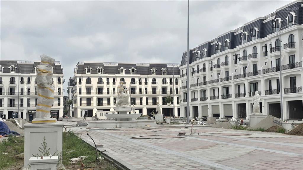 Sở hữu ngay căn áp xẻ khe view công viên quỹ ngoại giao giá tốt nhất hiện nay 0386 011 ***