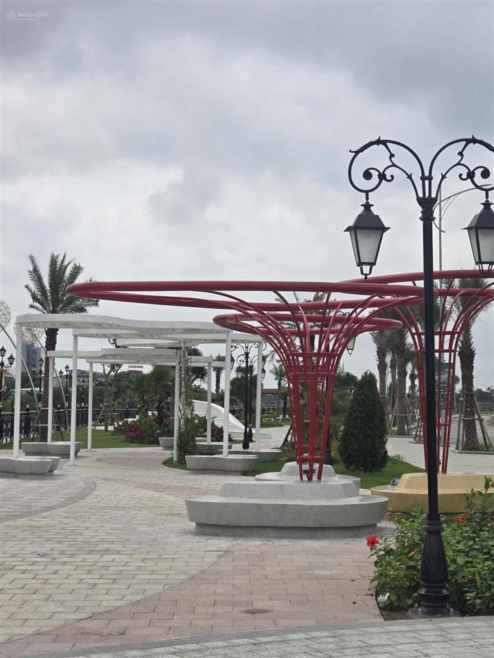 Sở hữu ngay căn áp xẻ khe view công viên quỹ ngoại giao giá tốt nhất hiện nay 0386 011 ***