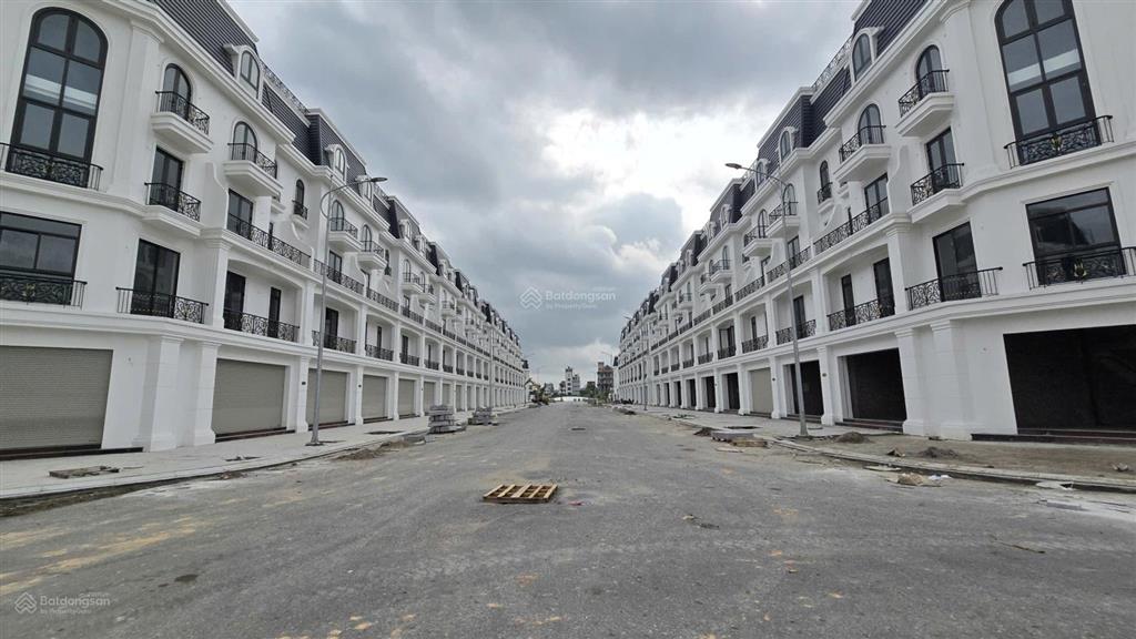 Sở hữu ngay căn áp xẻ khe view công viên quỹ ngoại giao giá tốt nhất hiện nay 0386 011 ***