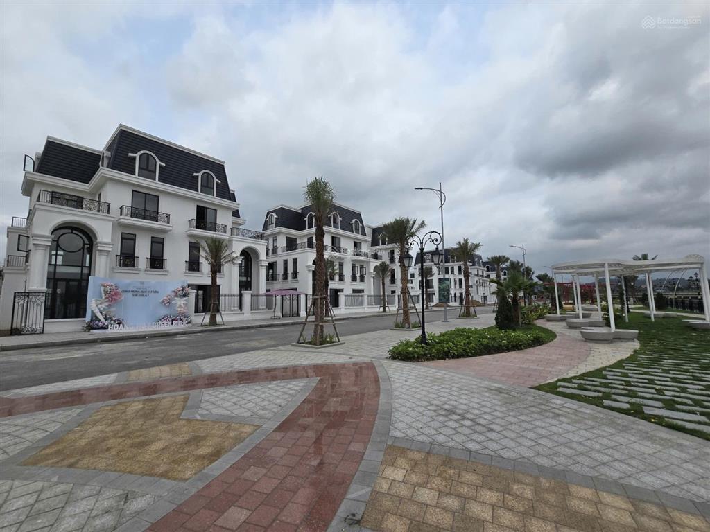 Sở hữu ngay căn áp xẻ khe view công viên quỹ ngoại giao giá tốt nhất hiện nay 0386 011 ***